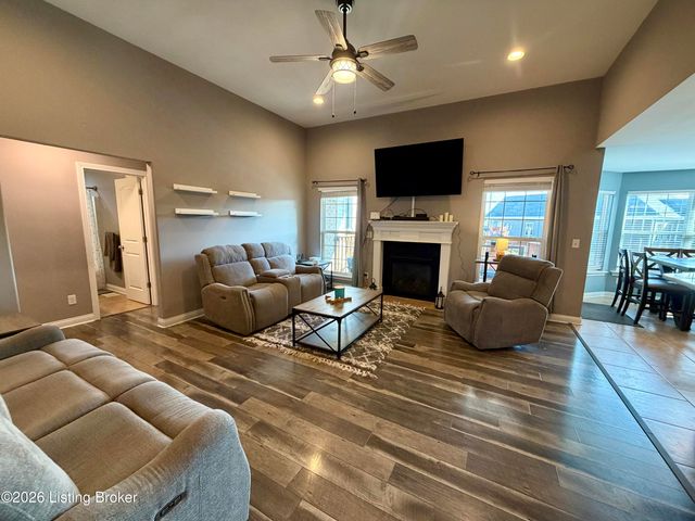 120 Lillian Ct, Shepherdsville, KY 40165