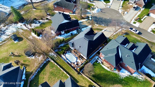 120 Lillian Ct, Shepherdsville, KY 40165