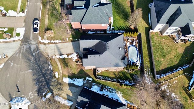 120 Lillian Ct, Shepherdsville, KY 40165