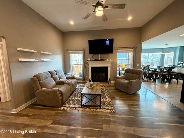 120 Lillian Ct, Shepherdsville, KY 40165