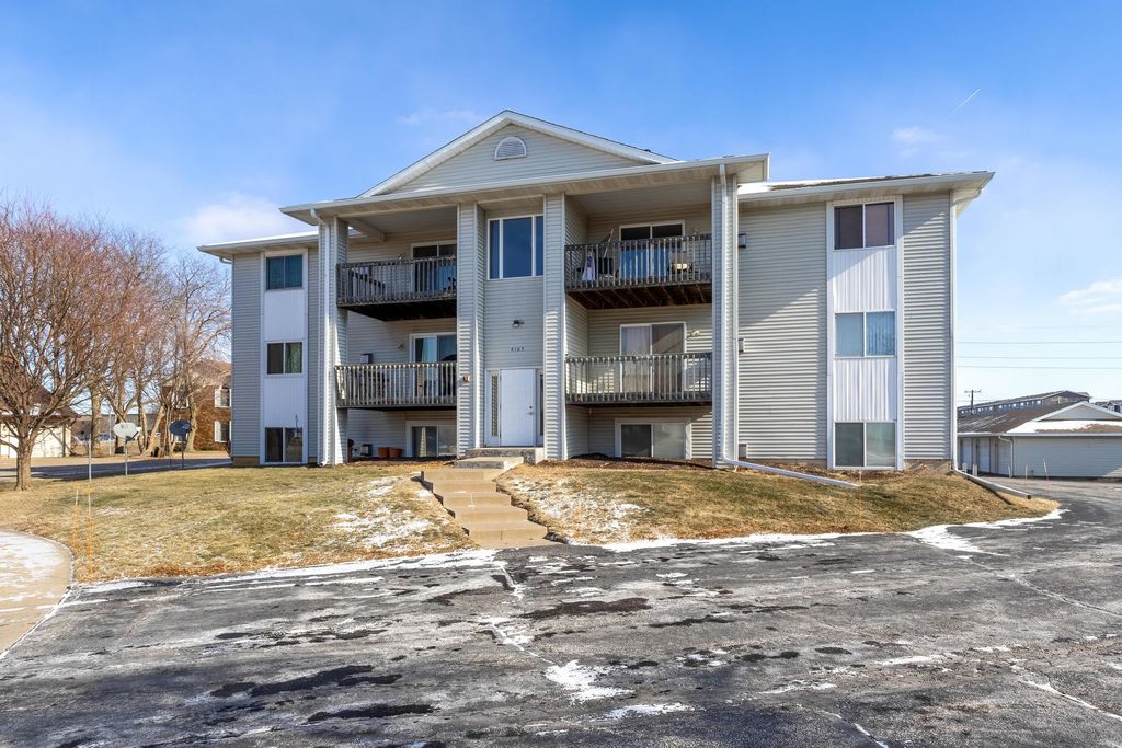 4165 Mallard Court 12, Bettendorf, IA 52772