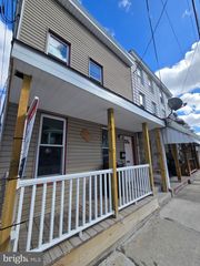 325 W WASHINGTON STREET, Tamaqua, PA 18252