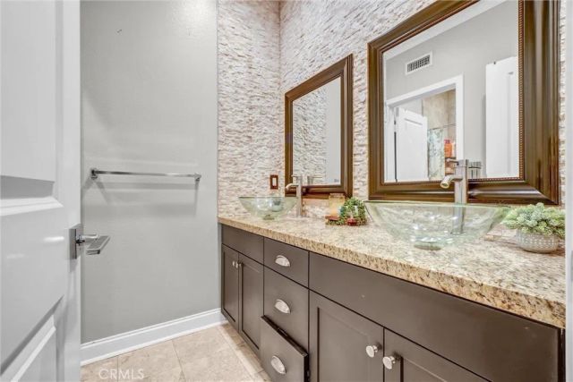 1009 El Paseo, Lake Forest, CA 92610