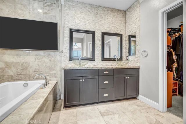 1009 El Paseo, Lake Forest, CA 92610