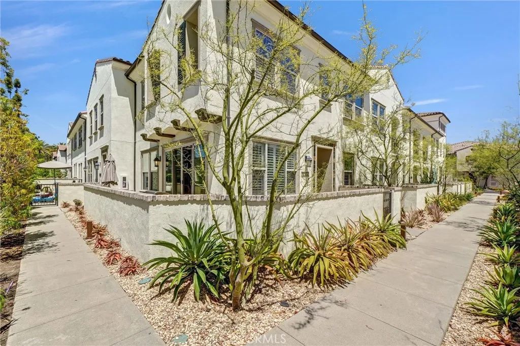 1009 El Paseo, Lake Forest, CA 92610