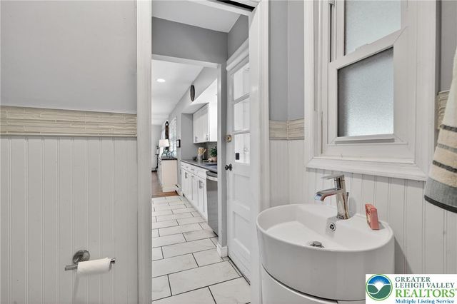 1933 Johnston Drive, Bethlehem City, PA 18017