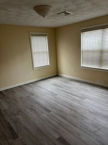 13 Navajo Rd, Worcester, MA 01606