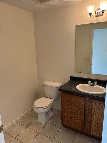 13 Navajo Rd, Worcester, MA 01606