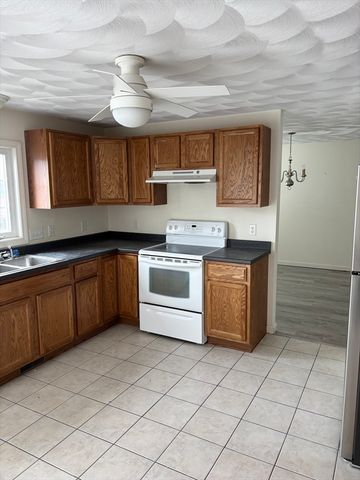 13 Navajo Rd, Worcester, MA 01606