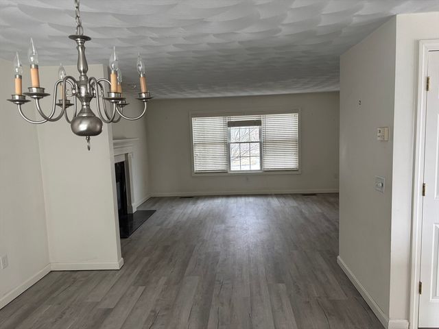 13 Navajo Rd, Worcester, MA 01606