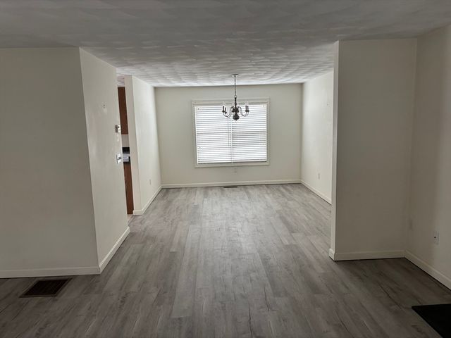 13 Navajo Rd, Worcester, MA 01606