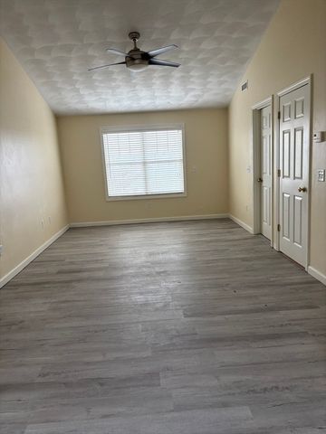 13 Navajo Rd, Worcester, MA 01606