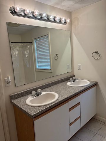 13 Navajo Rd, Worcester, MA 01606