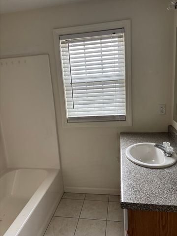 13 Navajo Rd, Worcester, MA 01606