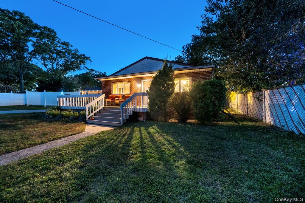 629 East Drive, Lindenhurst, NY 11757 — exterior
