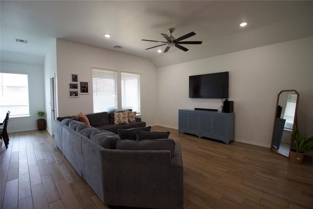 9040 NW 149th Terrace, Yukon, OK 73099