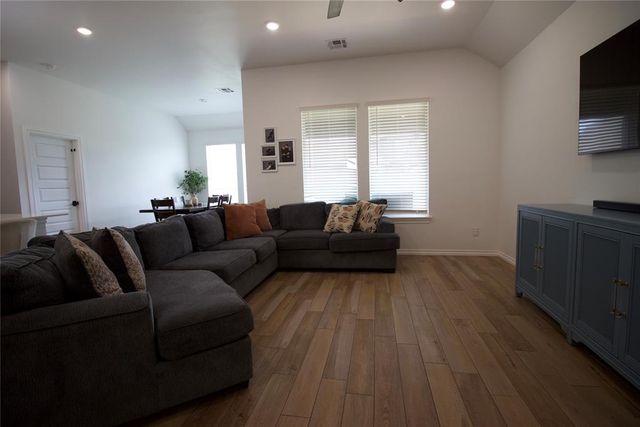 9040 NW 149th Terrace, Yukon, OK 73099