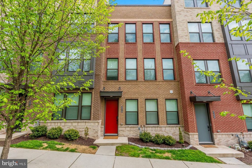 Image 1 of property listing at 4410 ROLAND HEIGHTS AVE, Baltimore, MD 21211