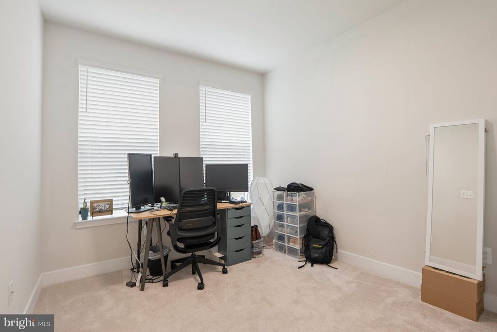 Image 18 of property listing at 4410 ROLAND HEIGHTS AVE, Baltimore, MD 21211