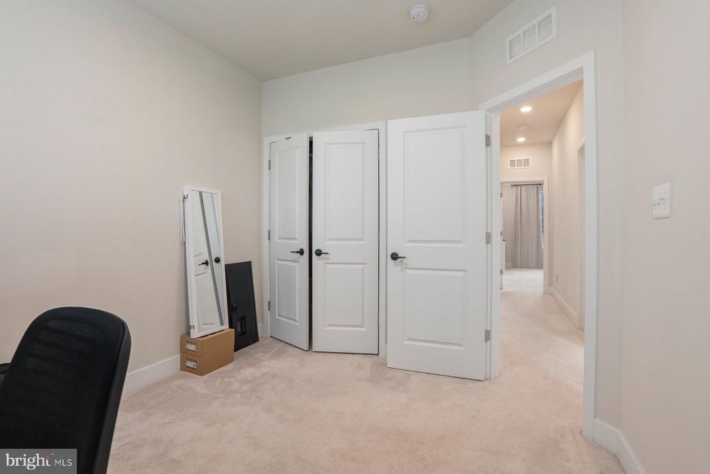 Image 19 of property listing at 4410 ROLAND HEIGHTS AVE, Baltimore, MD 21211