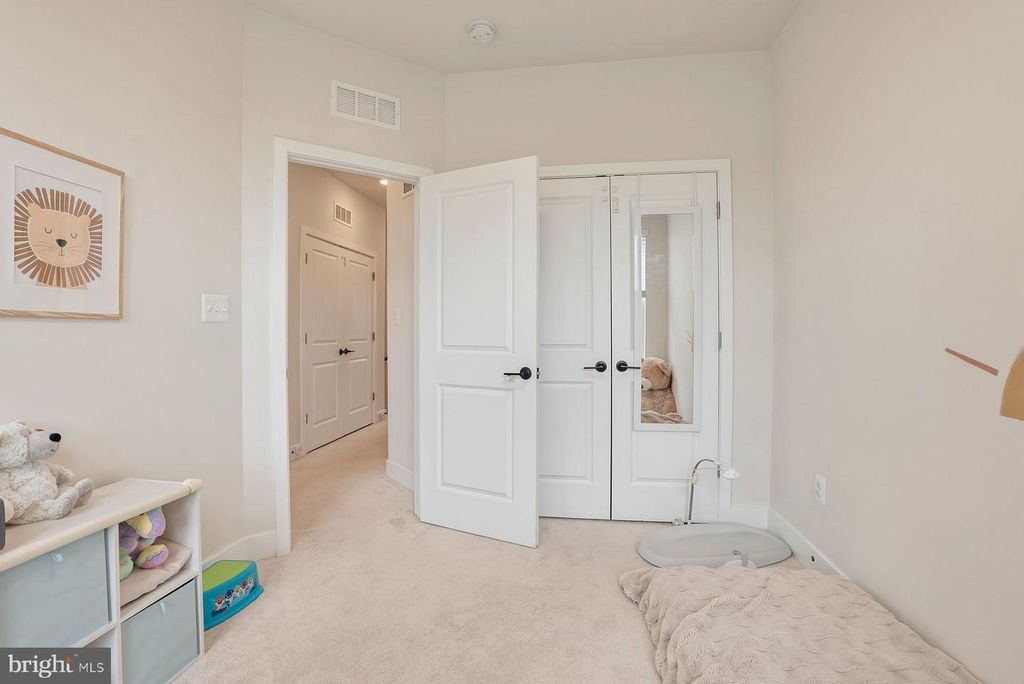 Image 21 of property listing at 4410 ROLAND HEIGHTS AVE, Baltimore, MD 21211