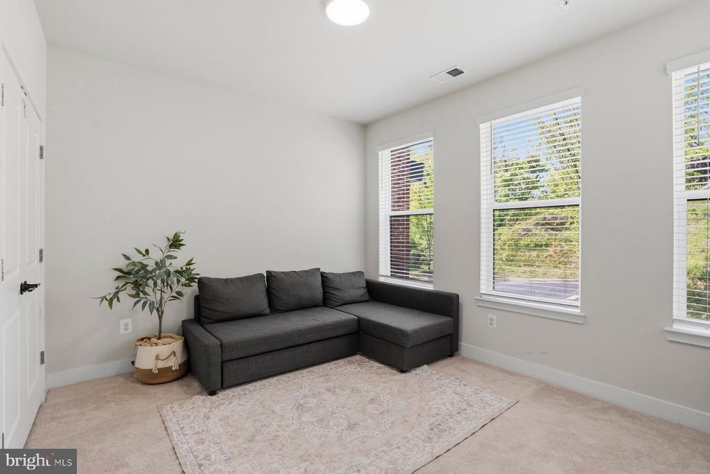 Image 24 of property listing at 4410 ROLAND HEIGHTS AVE, Baltimore, MD 21211