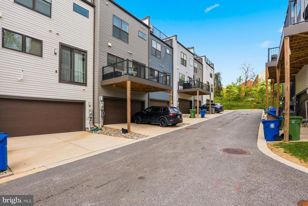 Image 27 of property listing at 4410 ROLAND HEIGHTS AVE, Baltimore, MD 21211