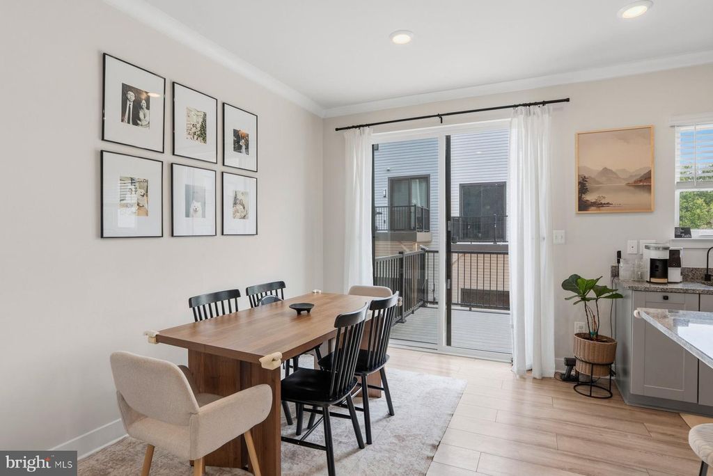 Image 7 of property listing at 4410 ROLAND HEIGHTS AVE, Baltimore, MD 21211