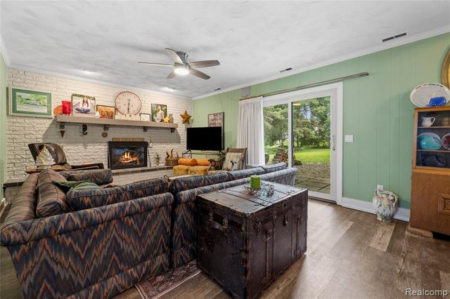 6180 Meyer Avenue, Brighton, MI 48116