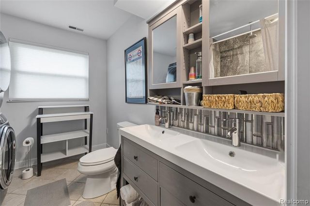 6180 Meyer Avenue, Brighton, MI 48116