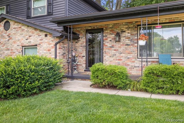 6180 Meyer Avenue, Brighton, MI 48116
