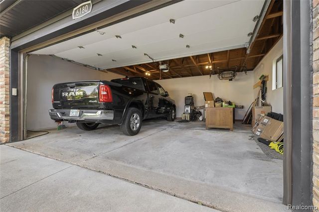6180 Meyer Avenue, Brighton, MI 48116