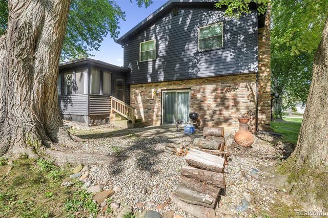 6180 Meyer Avenue, Brighton, MI 48116