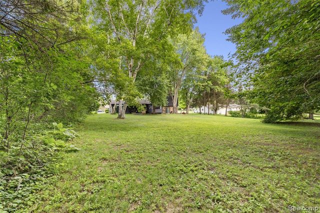 6180 Meyer Avenue, Brighton, MI 48116