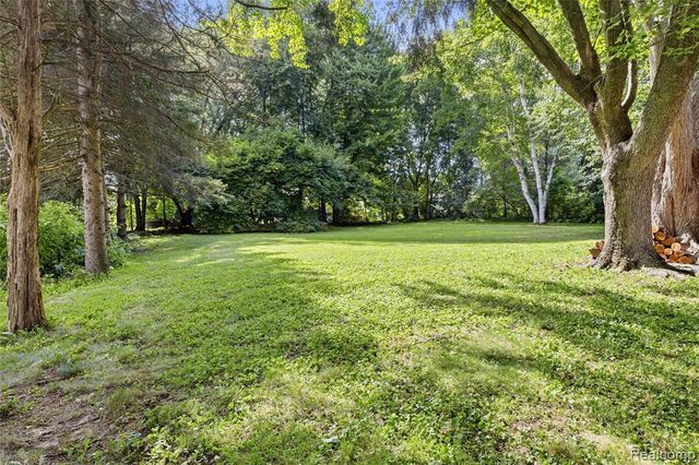 6180 Meyer Avenue, Brighton, MI 48116