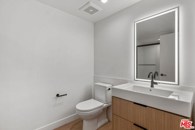 10700 Tabor Street PH3, Los Angeles, CA 90034