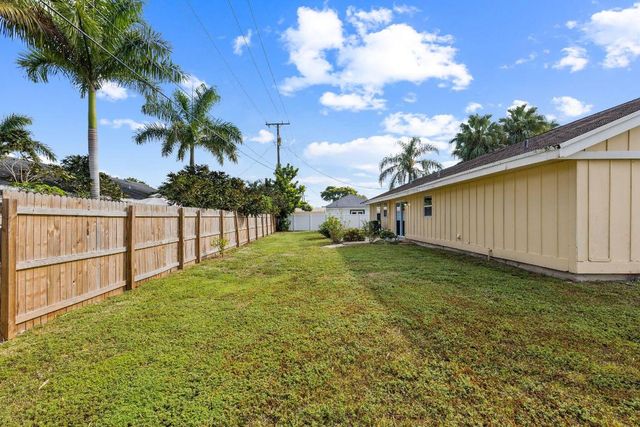 9199 Lantern Drive, Lake Worth, FL 33467