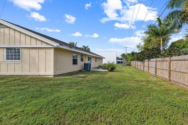 9199 Lantern Drive, Lake Worth, FL 33467