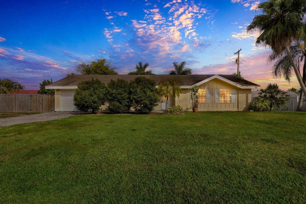 9199 Lantern Drive, Lake Worth, FL 33467