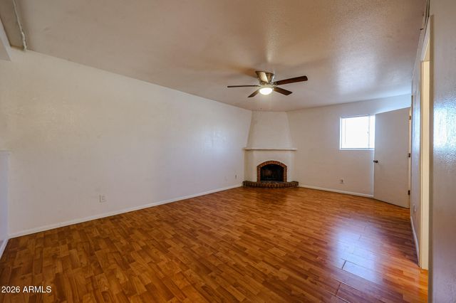 1831 W MULBERRY Drive 220, Phoenix, AZ 85015