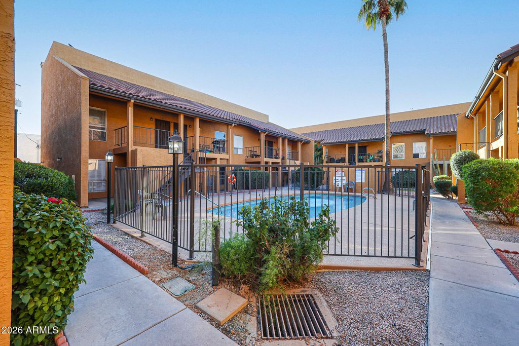 1831 W MULBERRY Drive 220, Phoenix, AZ 85015