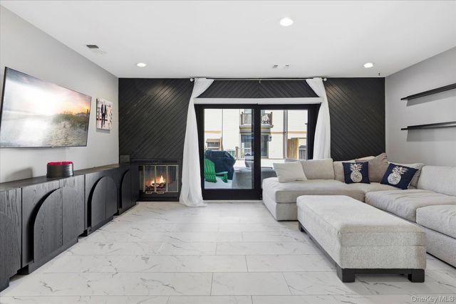 201 Poplar Court 201, Wantagh, NY 11793