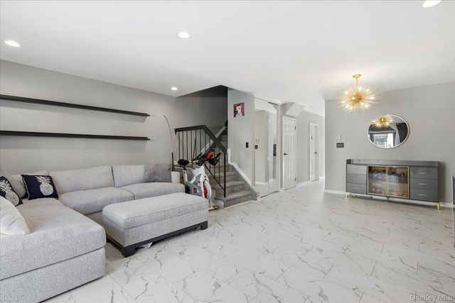 201 Poplar Court 201, Wantagh, NY 11793