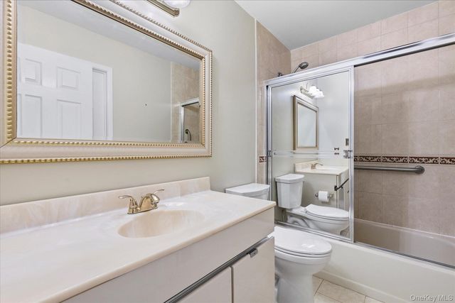 201 Poplar Court 201, Wantagh, NY 11793