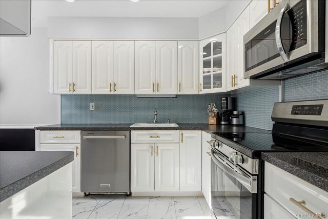 201 Poplar Court 201, Wantagh, NY 11793