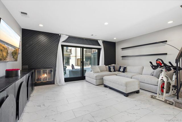 201 Poplar Court 201, Wantagh, NY 11793