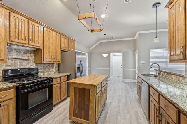1718 Creek Valley Road, Mesquite, TX 75181