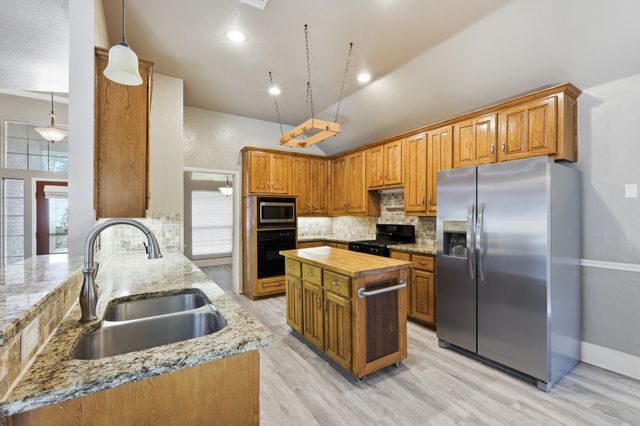 1718 Creek Valley Road, Mesquite, TX 75181