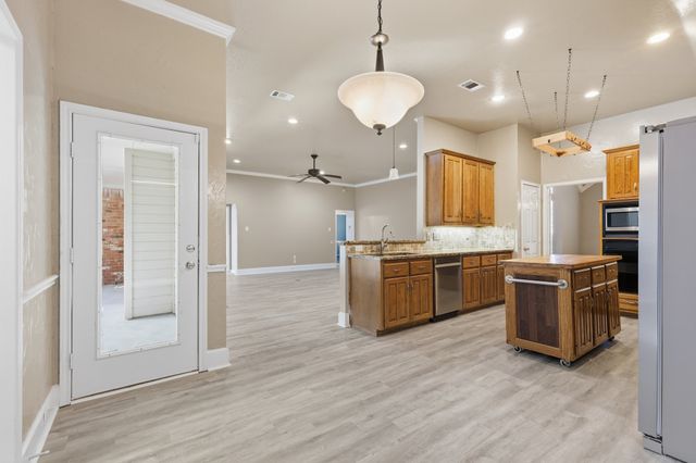 1718 Creek Valley Road, Mesquite, TX 75181