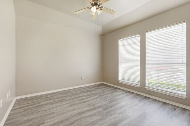 1718 Creek Valley Road, Mesquite, TX 75181